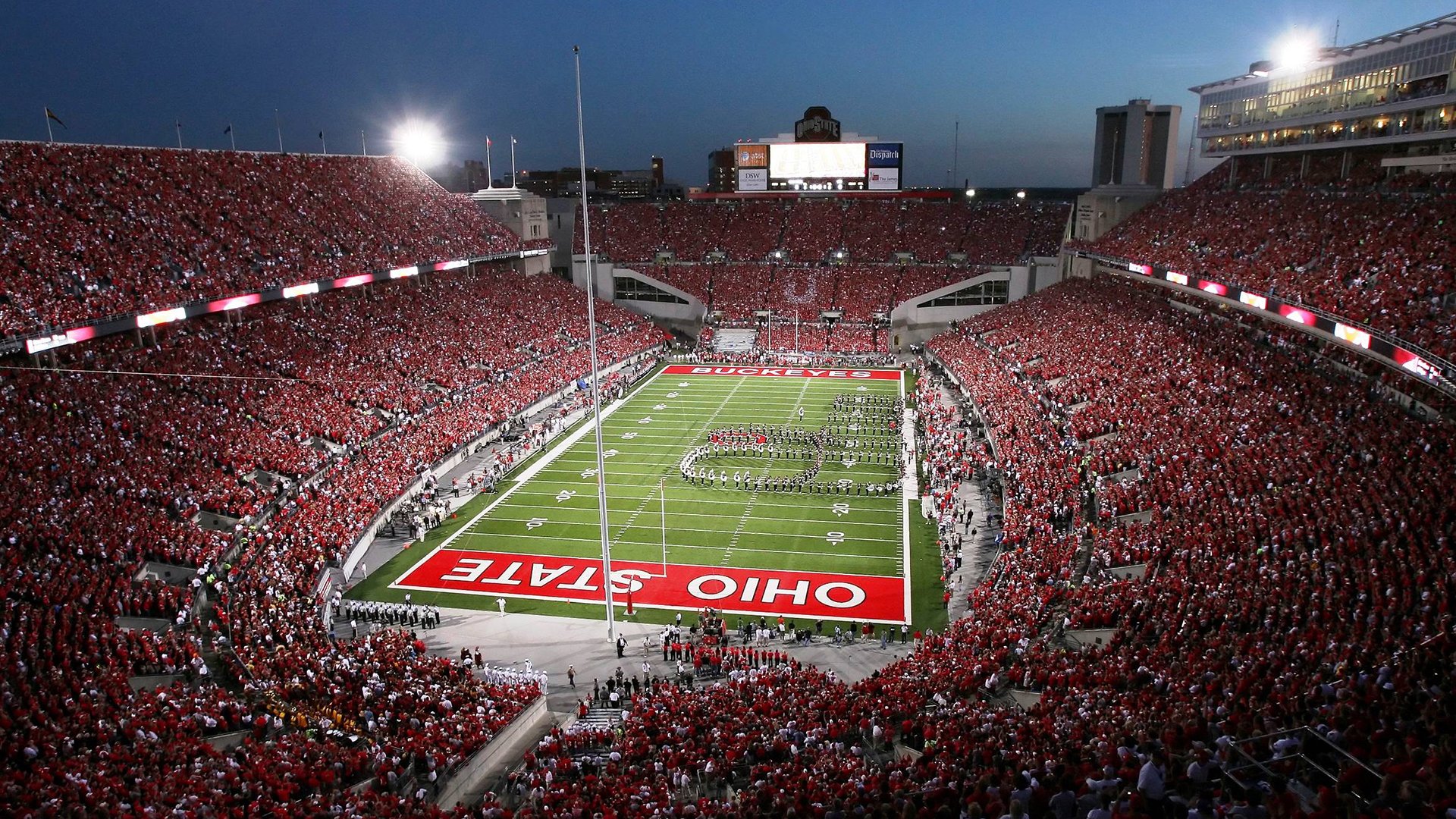 夜空灯光飞盘表演,灯火璀璨中的飞盘奇观,飞碟灯的危害